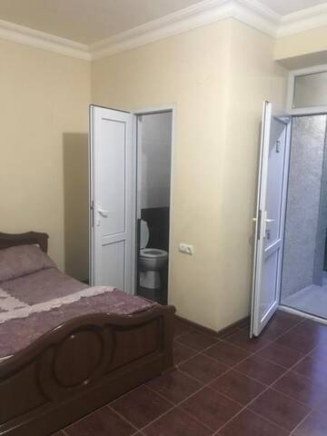 Фото номера Большой двухместный номер с 1 кроватью Отель Ralina Restaurant and Hotel г. Село Арарат 17